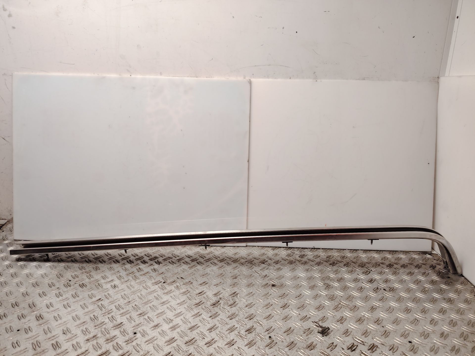 SOPORTE / GUIA PUERTA CORREDERA 136360