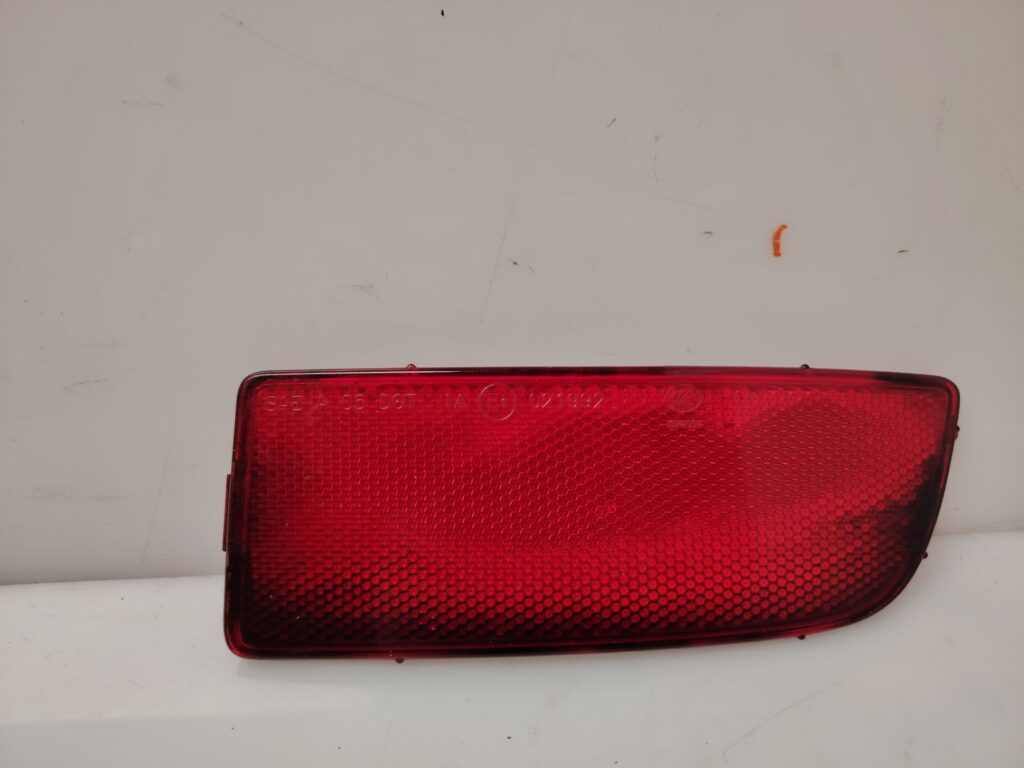 PILOTO TRASERO DERECHO PARAGOLPES 136563