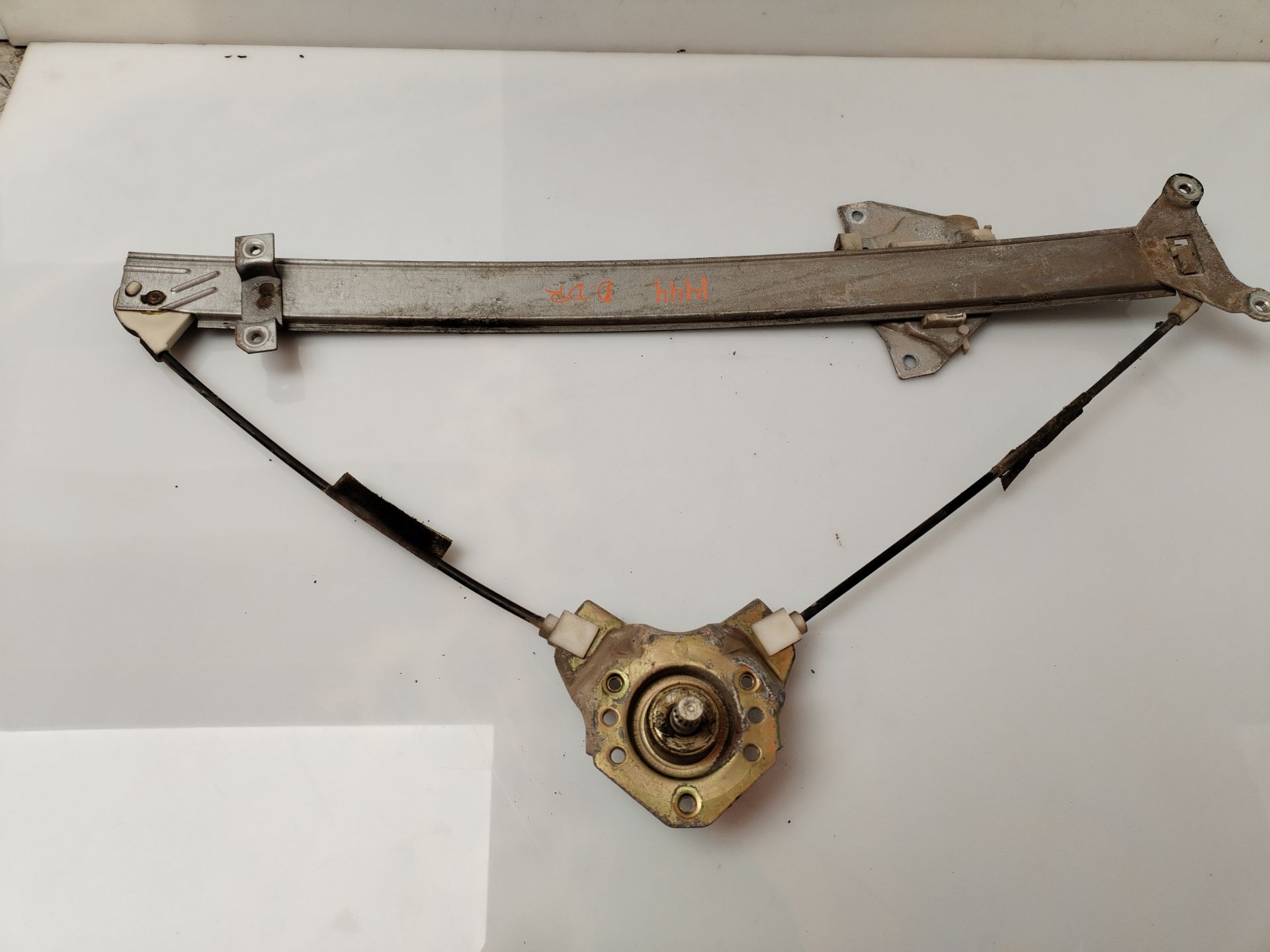 ELEVALUNAS DELANTERO DERECHO 135893