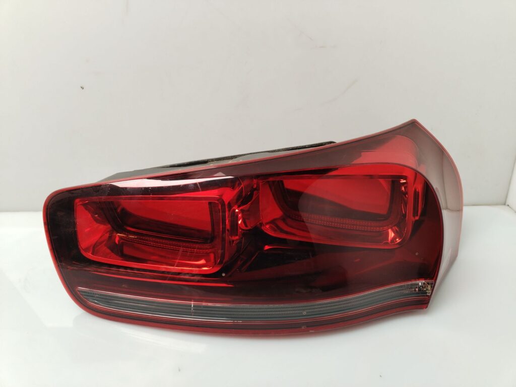 PILOTO TRASERO DERECHO 135995