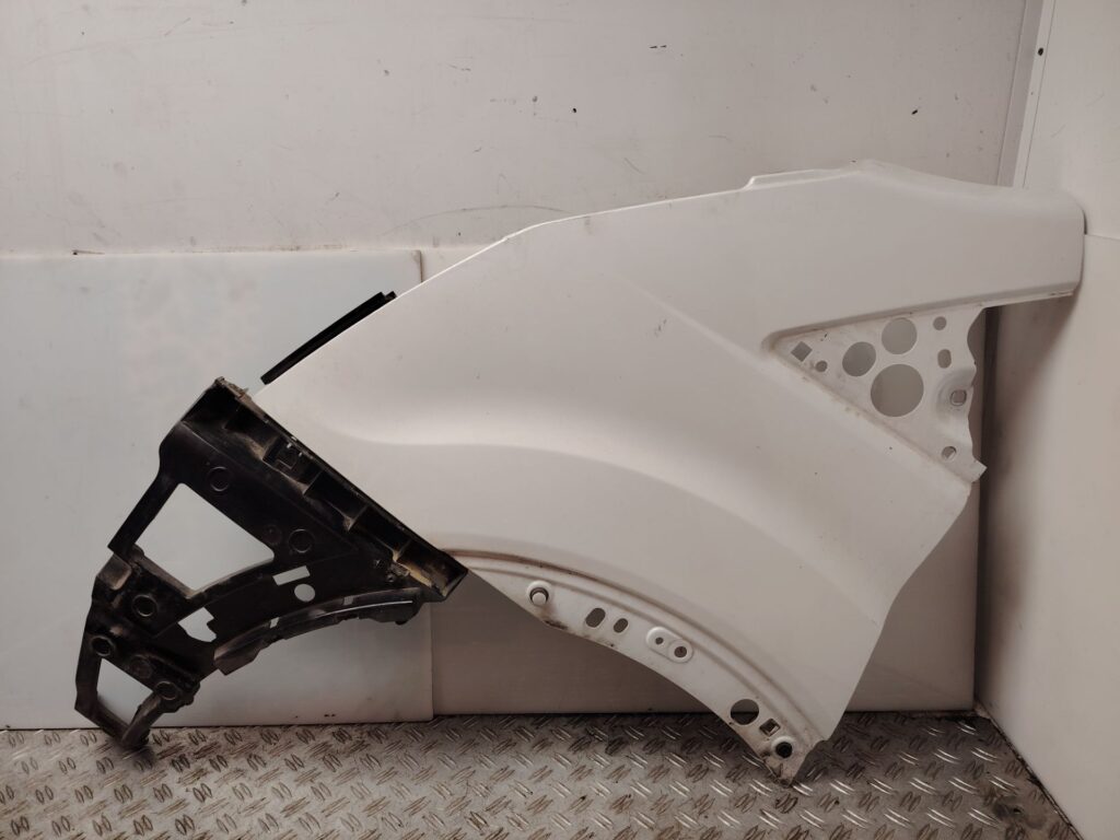 ALETA DELANTERA IZQUIERDA 136349