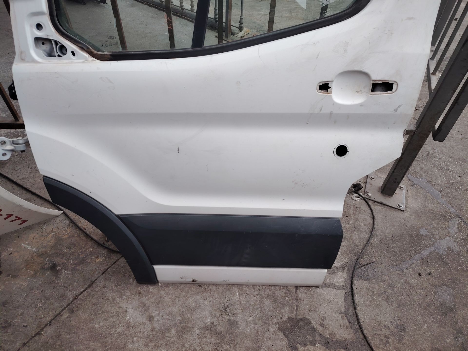 PUERTA DELANTERA IZQUIERDA 136341