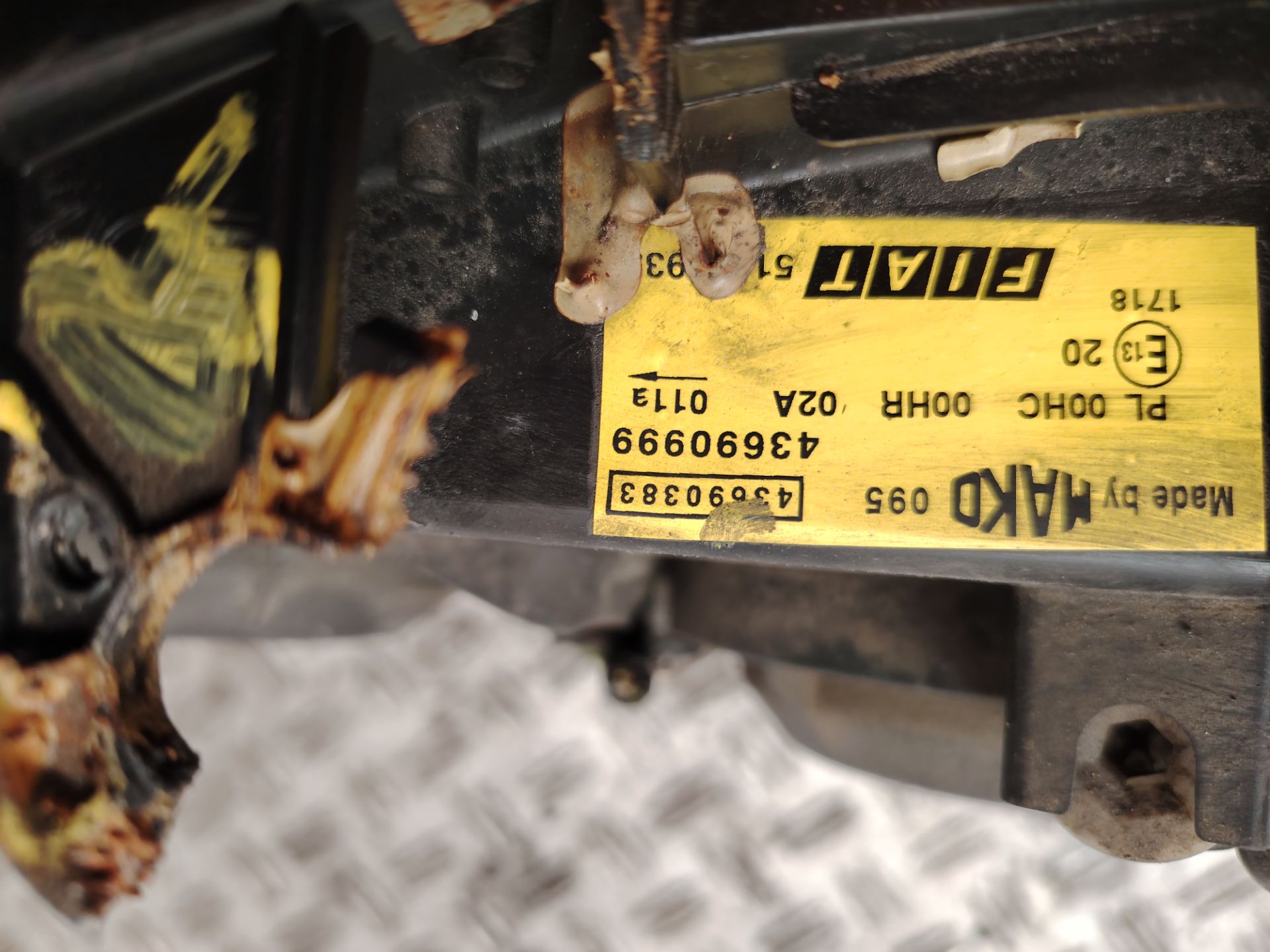 FARO IZQUIERDO 136506