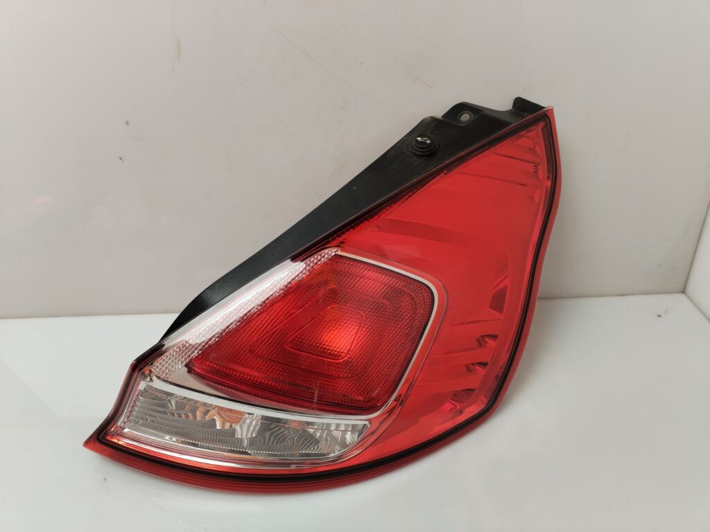 PILOTO TRASERO DERECHO 136122