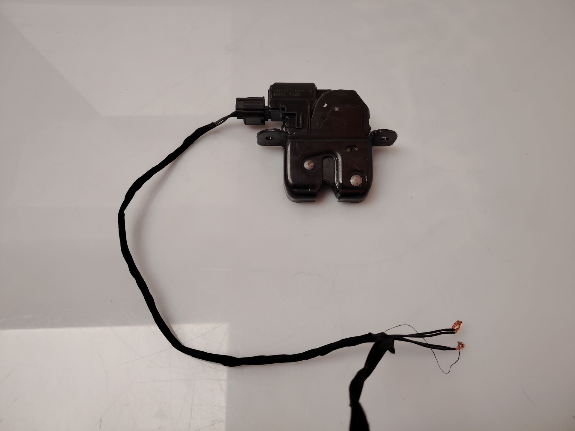 CERRADURA MALETERO / PORTON 136447