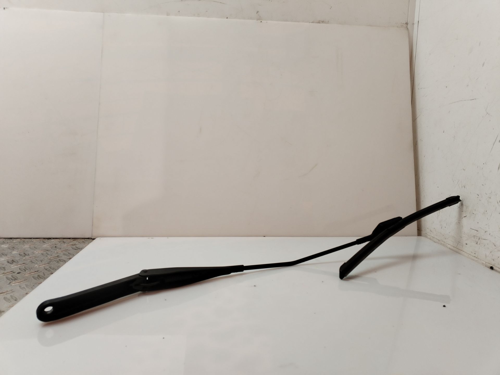 BRAZO LIMPIA DELANTERO DERECHO 135872