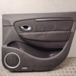 GUARNECIDO PUERTA DELANTERA DERECHA 136673