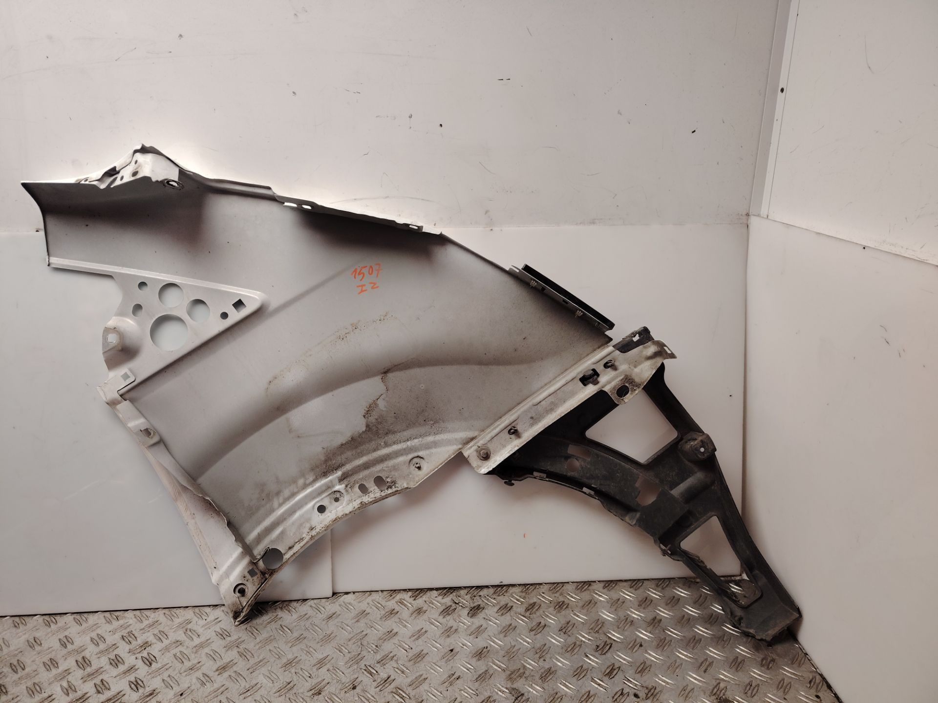 ALETA DELANTERA IZQUIERDA 136349