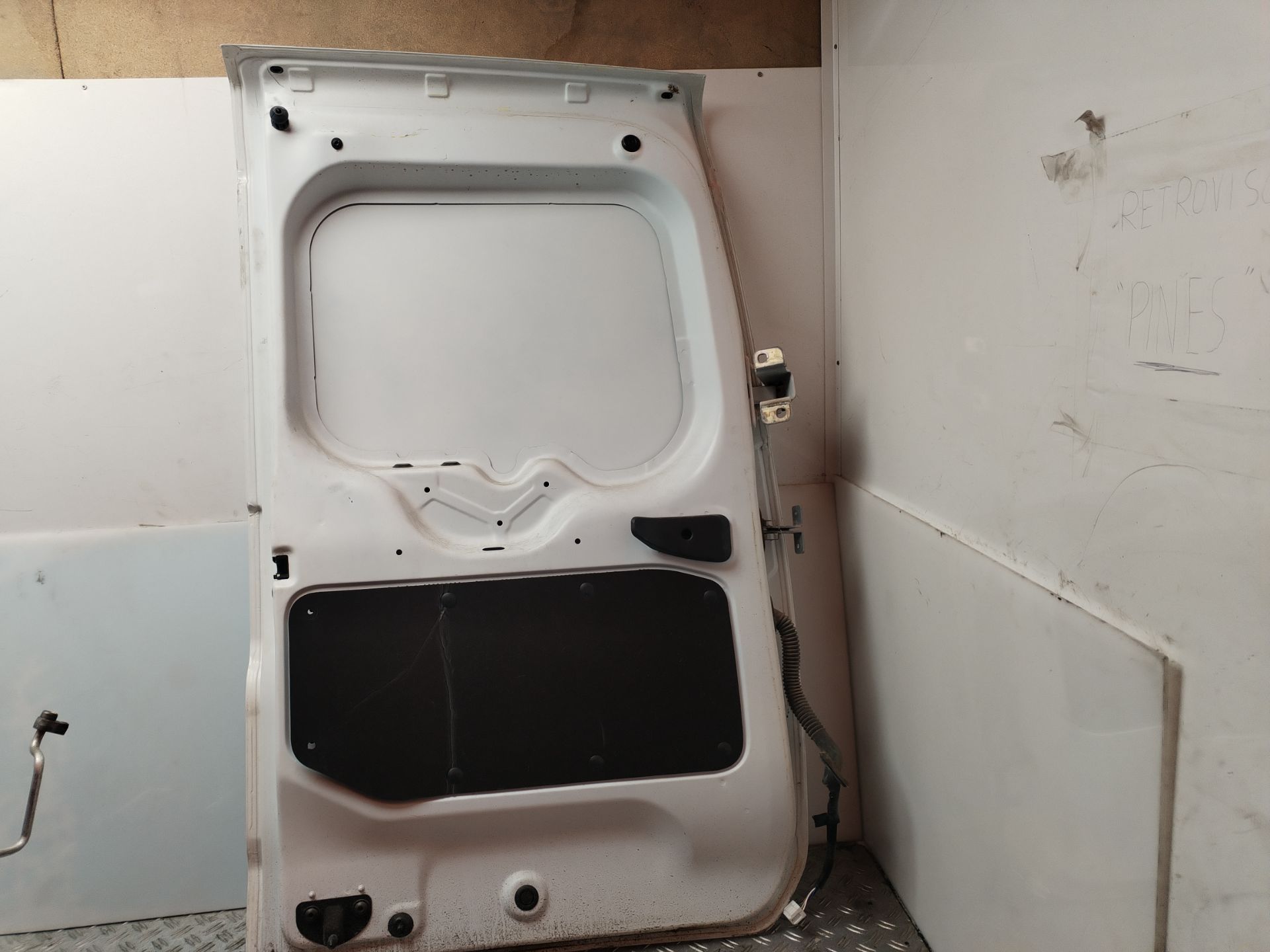 PUERTA TRASERA IZQUIERDA 136295