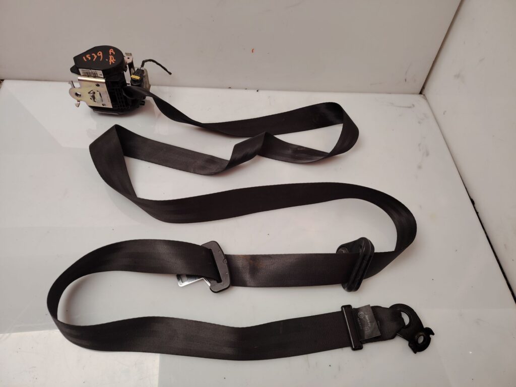 CINTURON SEGURIDAD DELANTERO DERECHO 136587