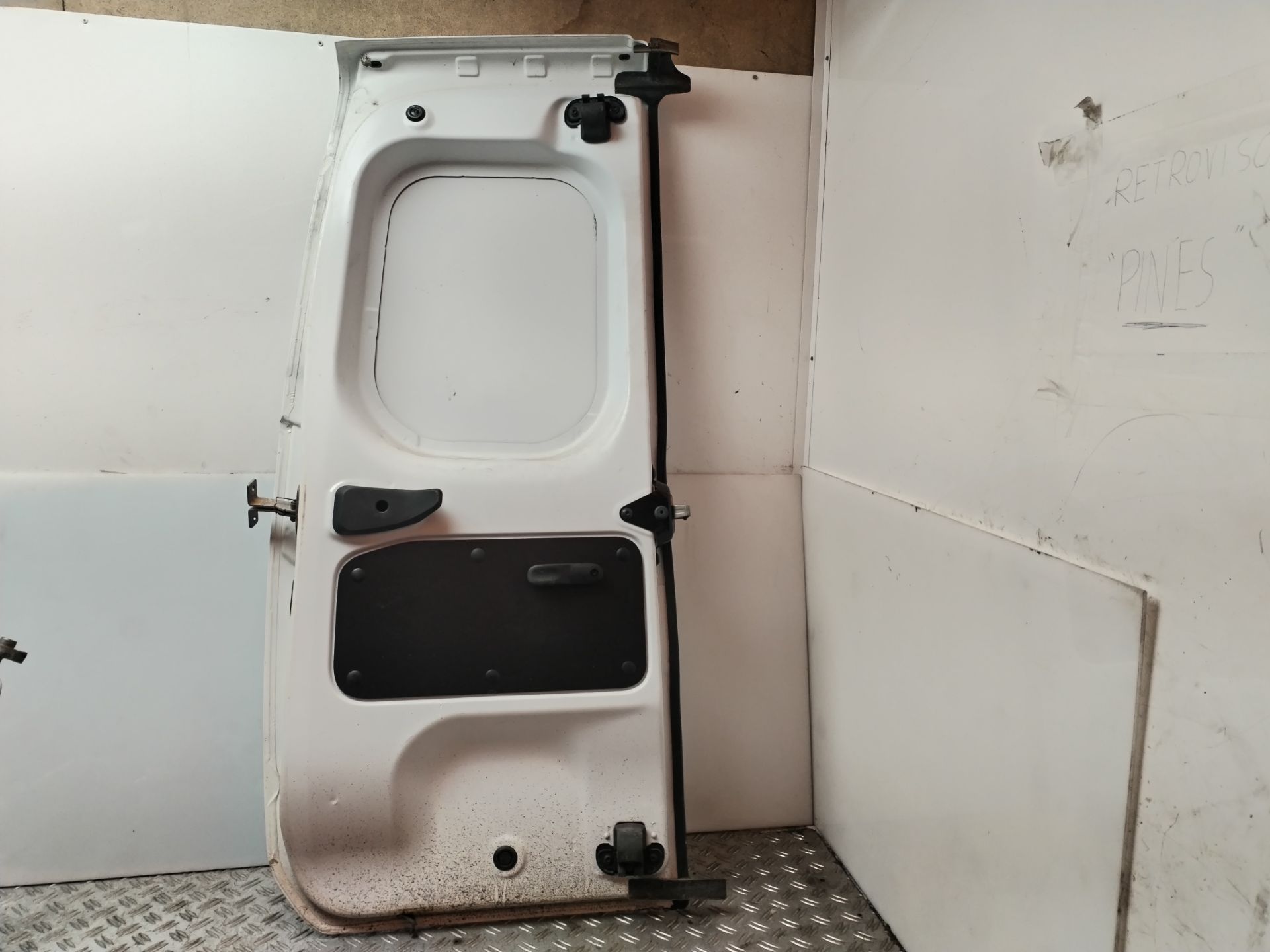 PUERTA TRASERA DERECHA 136294