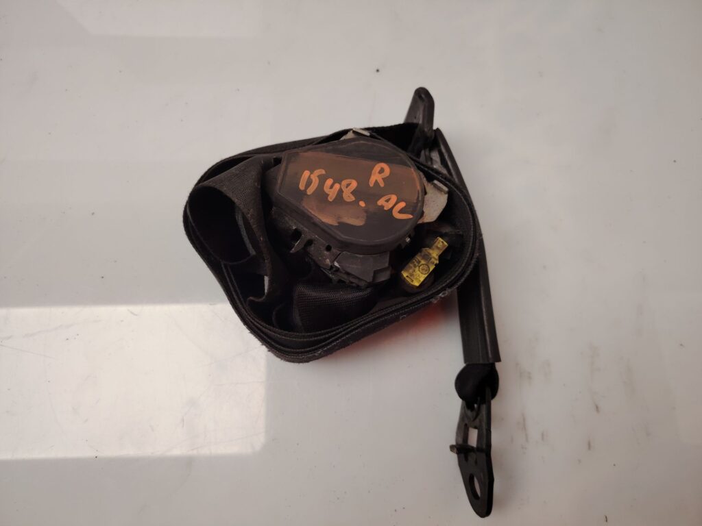 CINTURON SEGURIDAD DELANTERO DERECHO 136590