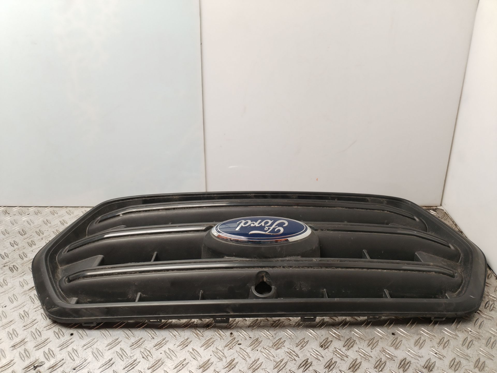 REJILLA DELANTERA 136210