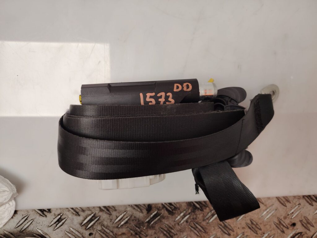 CINTURON SEGURIDAD DELANTERO DERECHO 138304