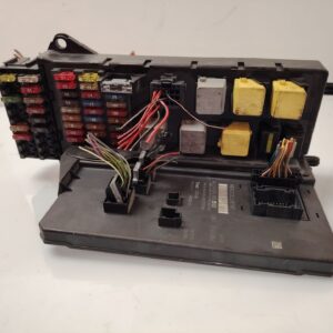 CAJA RELES / FUSIBLES 136520