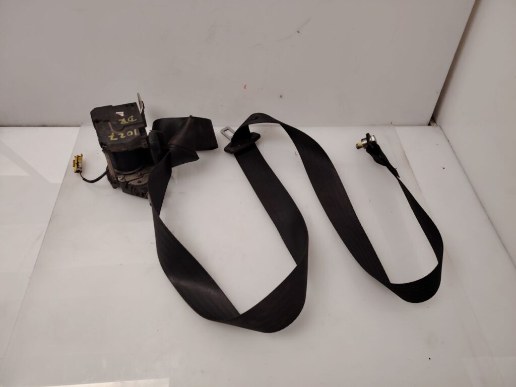 CINTURON SEGURIDAD DELANTERO DERECHO 137803