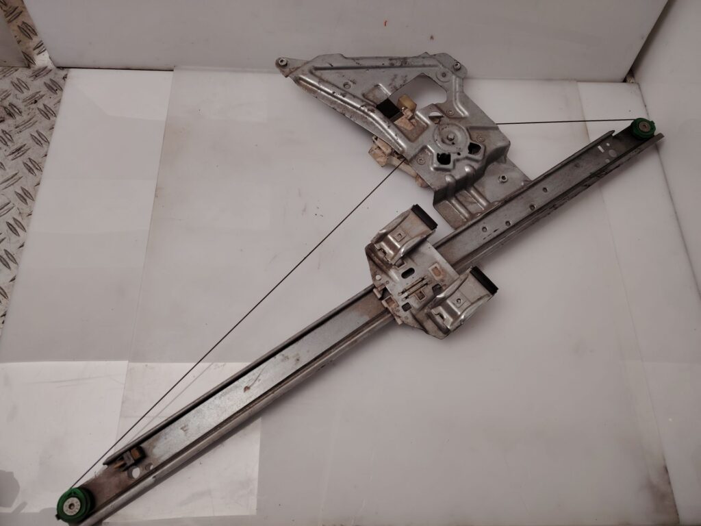 ELEVALUNAS DELANTERO IZQUIERDO 137794