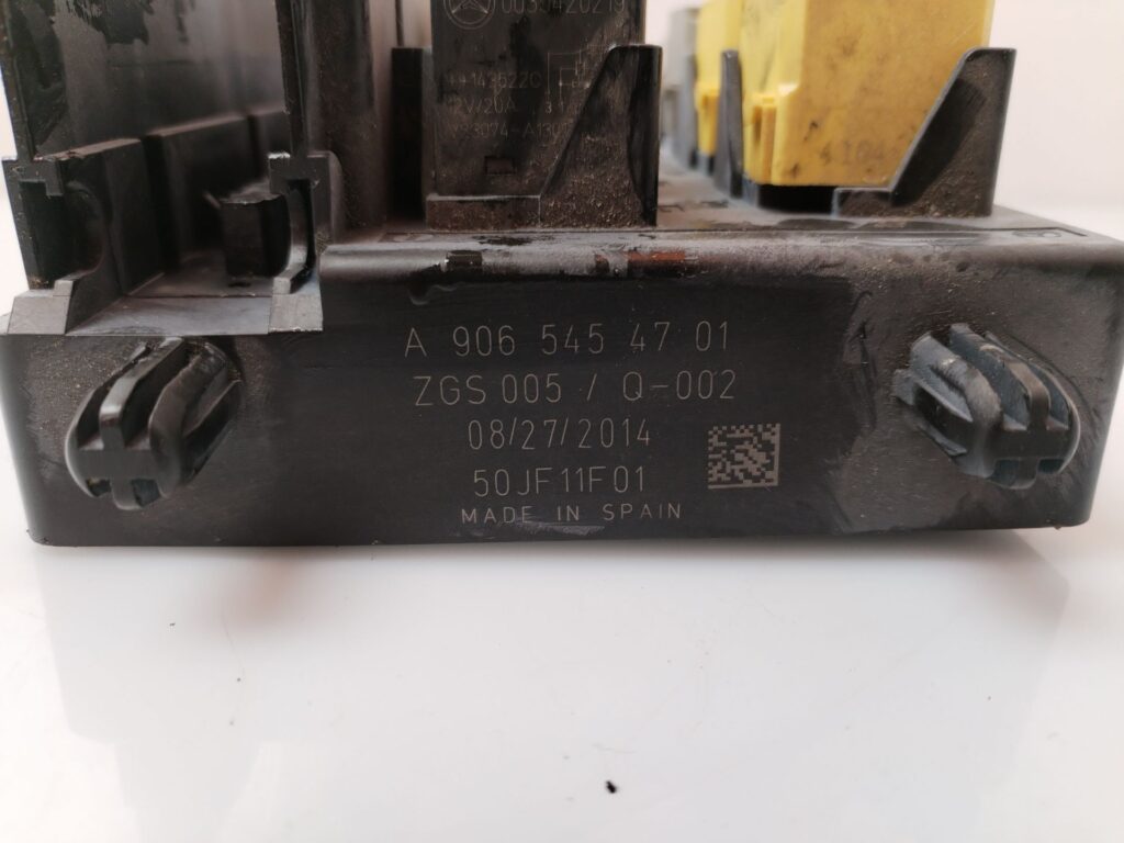 CAJA RELES / FUSIBLES 136269