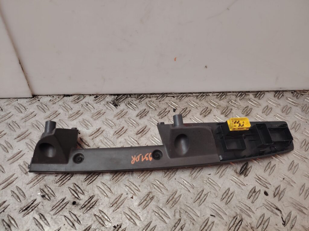 MANDO ELEVALUNAS DELANTERO DERECHO 138370