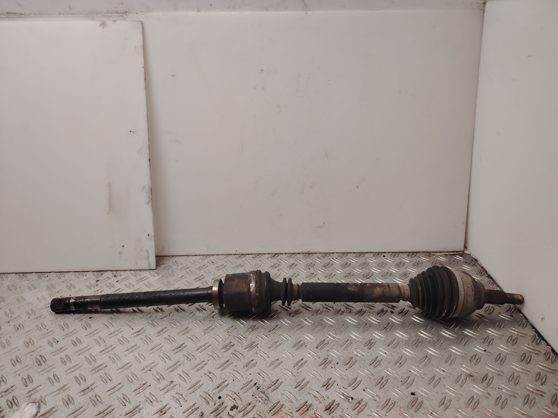 TRANSMISION DELANTERA DERECHA 137268