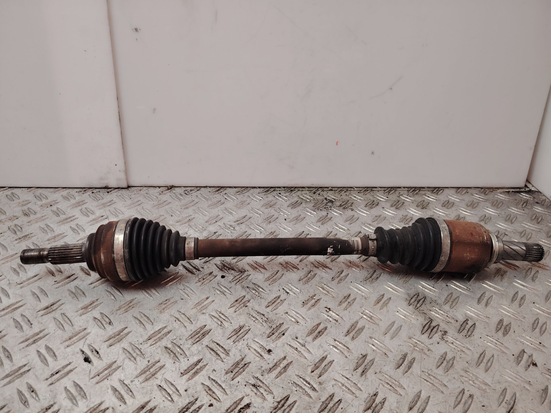 TRANSMISION DELANTERA IZQUIERDA 137982