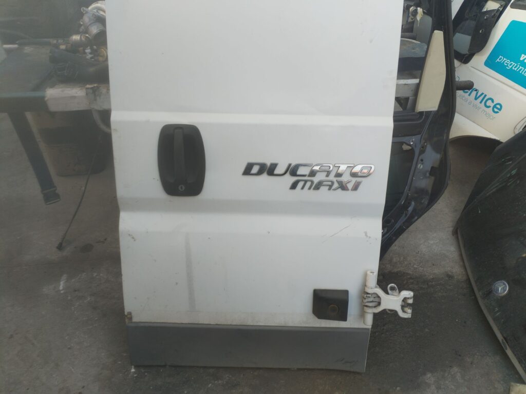 PUERTA TRASERA DERECHA 138041