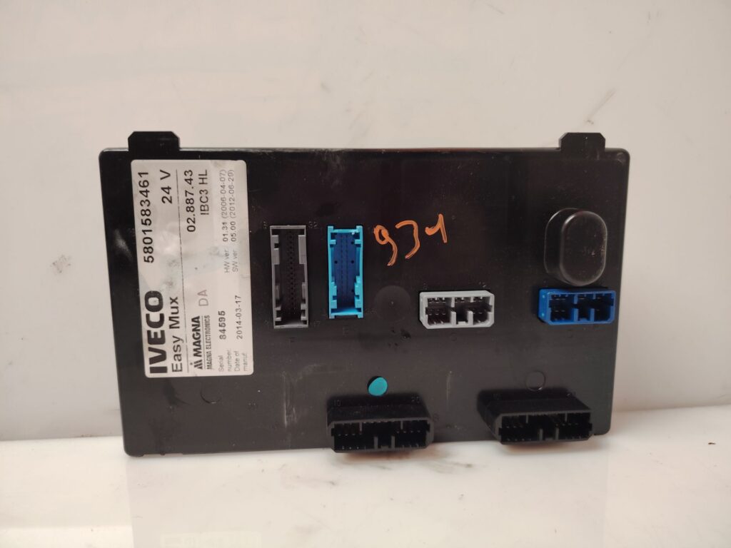 CAJA RELES / FUSIBLES 138245