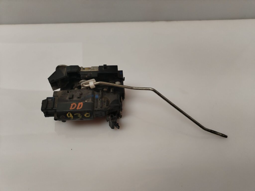 CERRADURA PUERTA DELANTERA DERECHA 134536