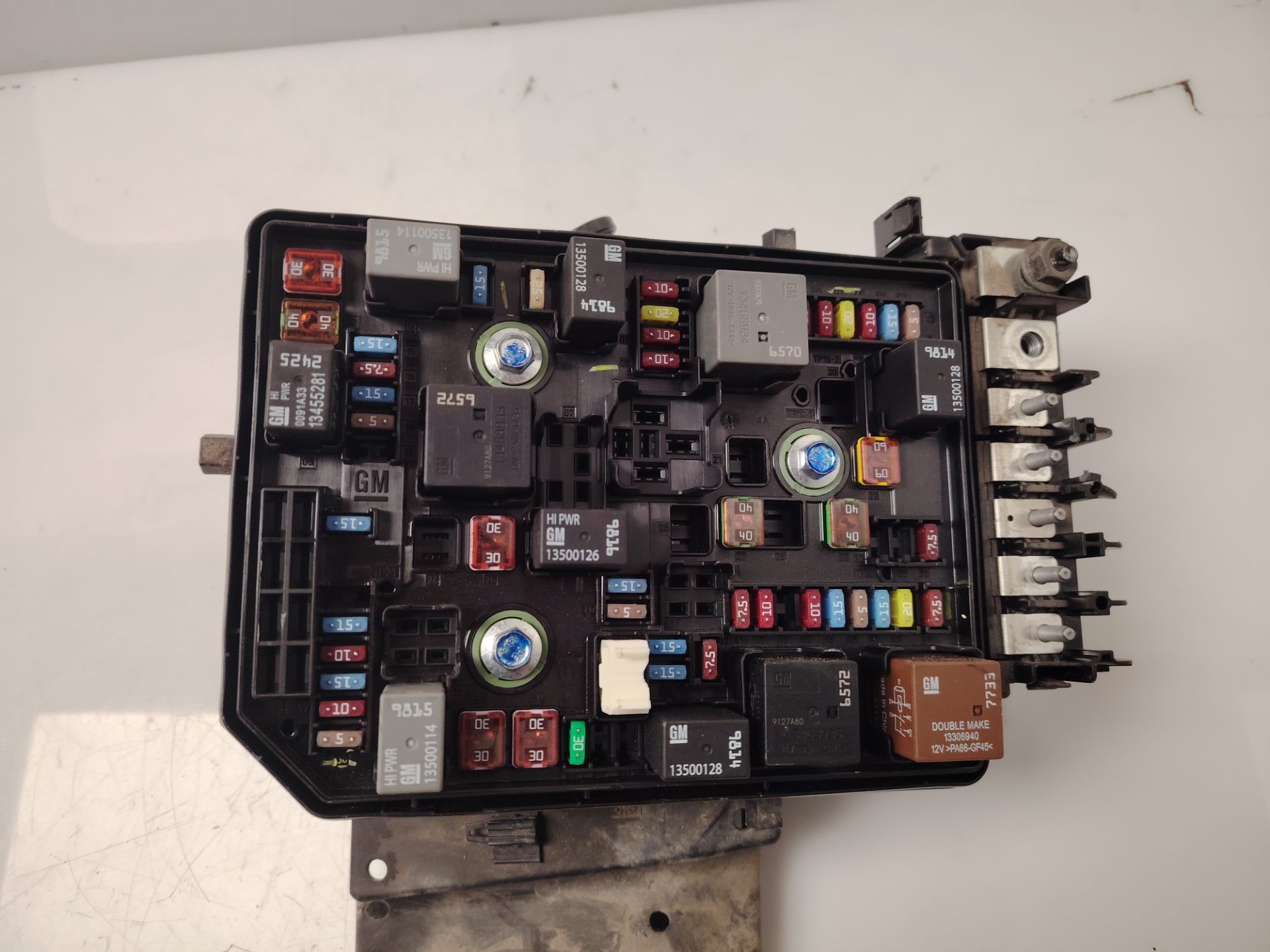 CAJA RELES / FUSIBLES 137446