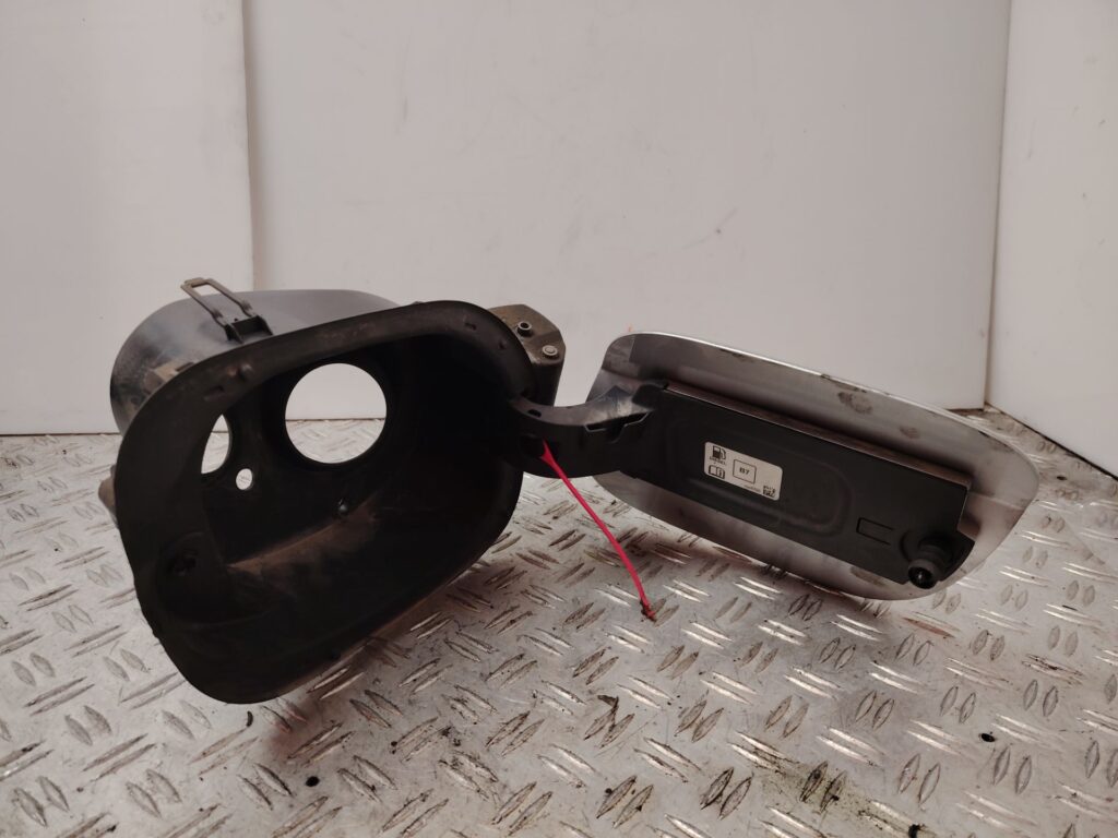 TAPA EXTERIOR COMBUSTIBLE 137559