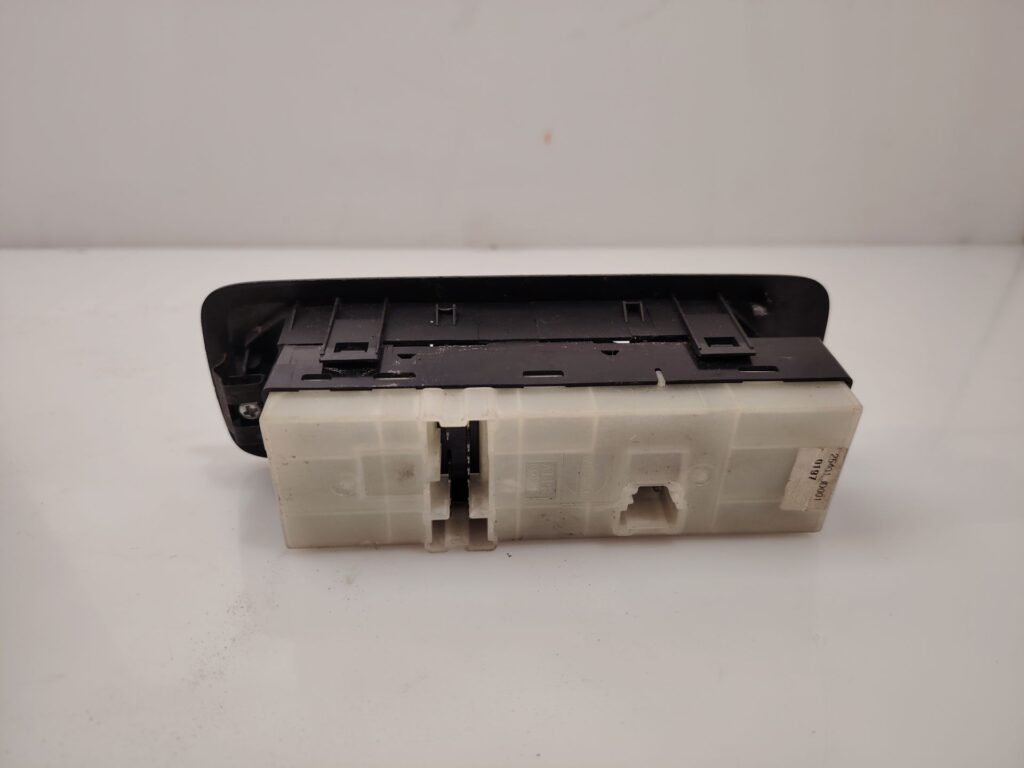 MANDO ELEVALUNAS DELANTERO IZQUIERDO 137083