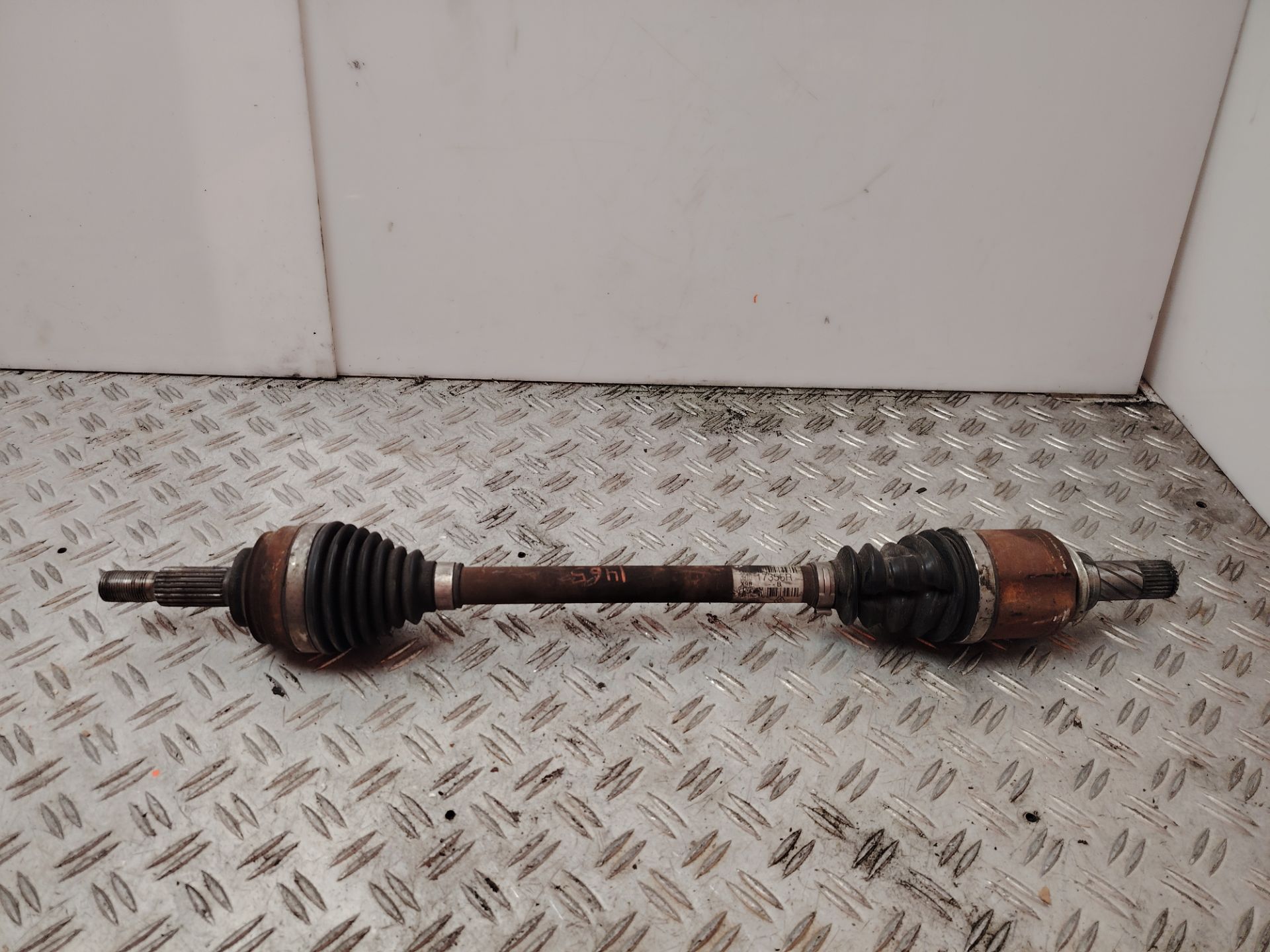 TRANSMISION DELANTERA IZQUIERDA 137982