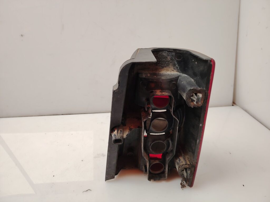 PILOTO TRASERO IZQUIERDO 137920