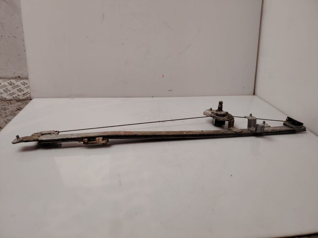 ELEVALUNAS DELANTERO DERECHO 136892