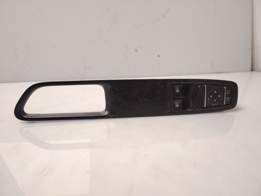 MANDO ELEVALUNAS DELANTERO IZQUIERDO 138315