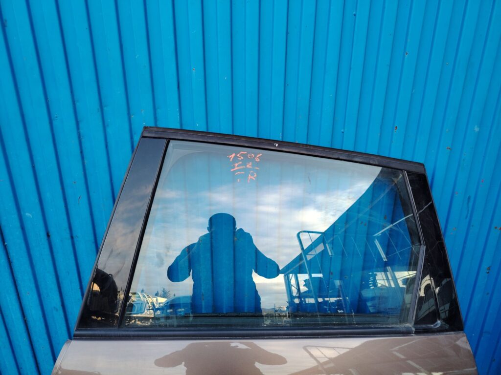 PUERTA TRASERA IZQUIERDA 137867