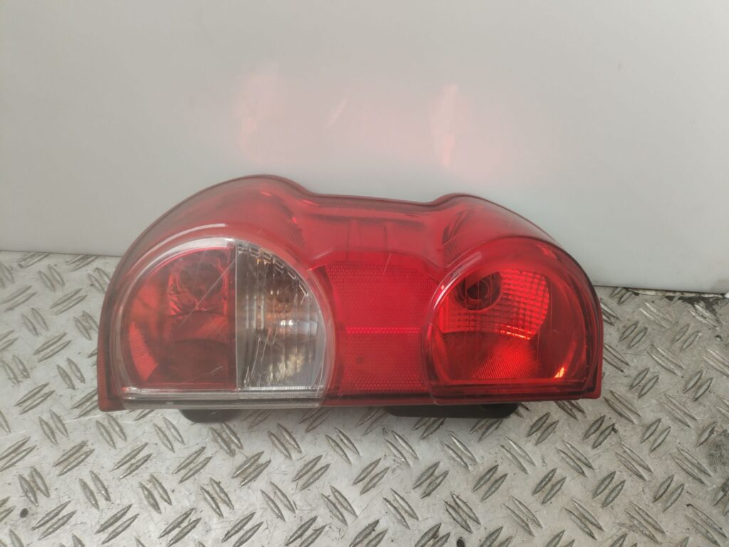 PILOTO TRASERO IZQUIERDO 137842