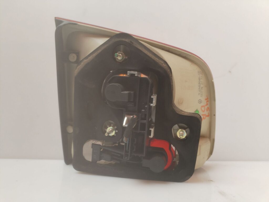 PILOTO TRASERO DERECHO INTERIOR 137495