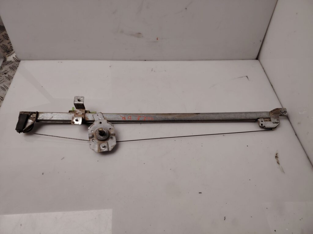 ELEVALUNAS DELANTERO DERECHO 137441