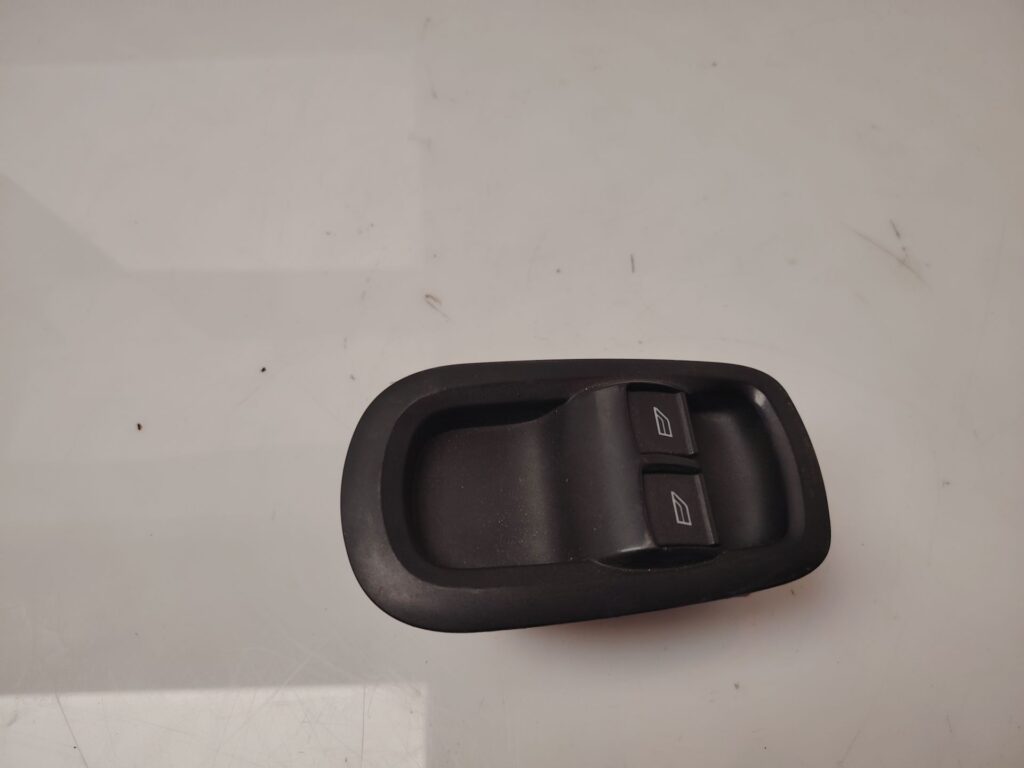 MANDO ELEVALUNAS DELANTERO IZQUIERDO 138079