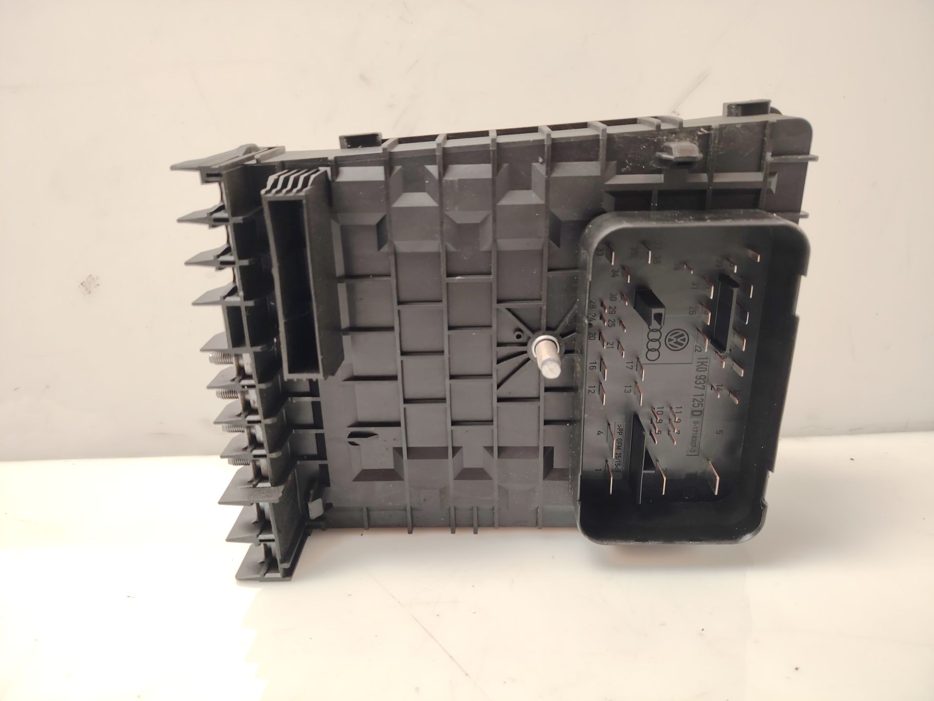 CAJA RELES / FUSIBLES 138260