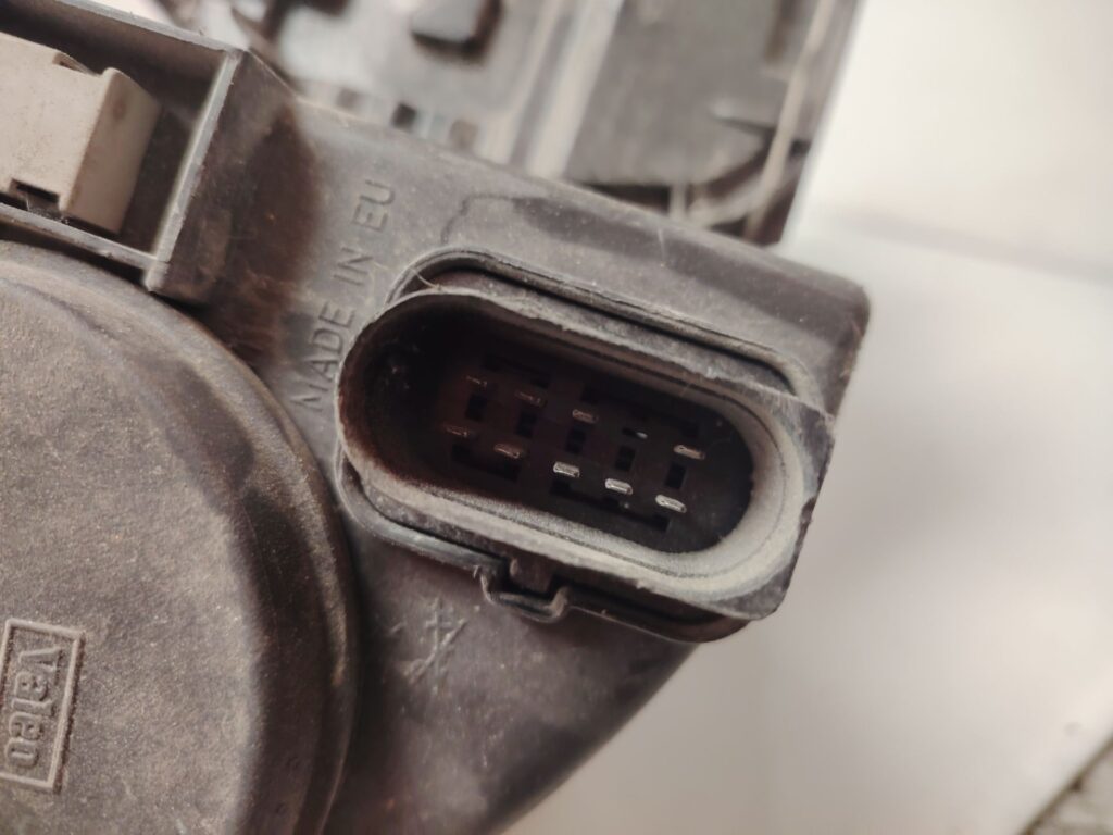 FARO IZQUIERDO 136845