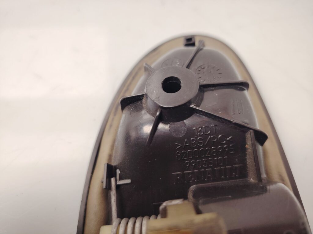 MANETA INTERIOR DELANTERA DERECHA 136933