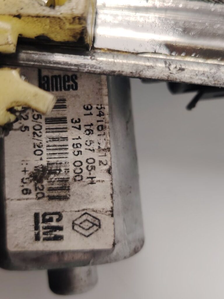 ELEVALUNAS DELANTERO DERECHO 136918