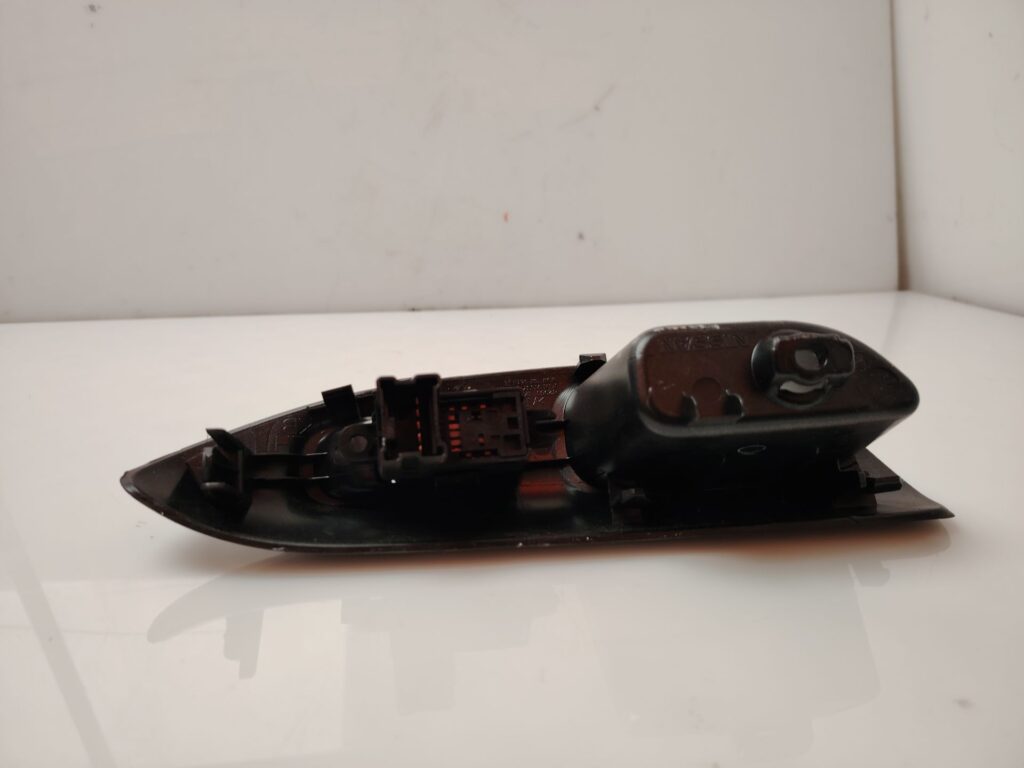 MANDO ELEVALUNAS TRASERO IZQUIERDO 137922