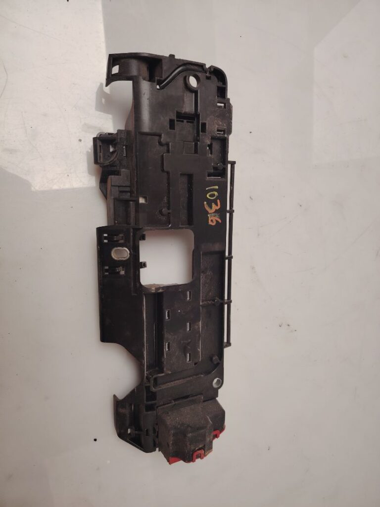 CAJA RELES / FUSIBLES 138382