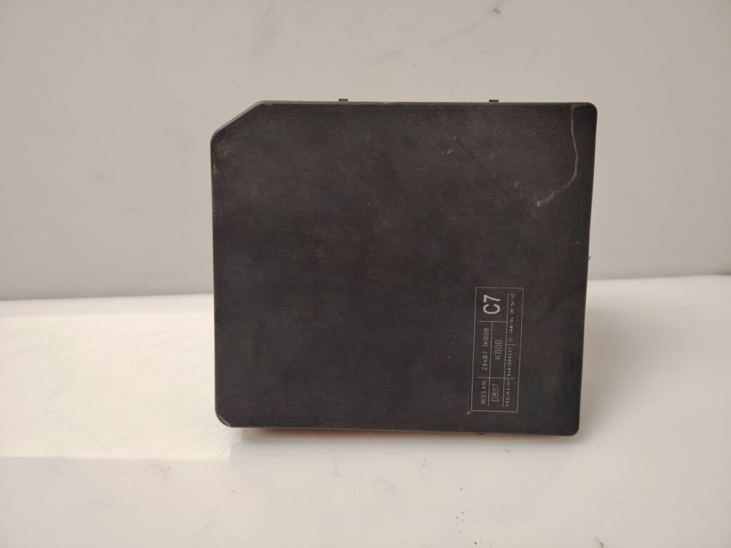 CAJA RELES / FUSIBLES 137907