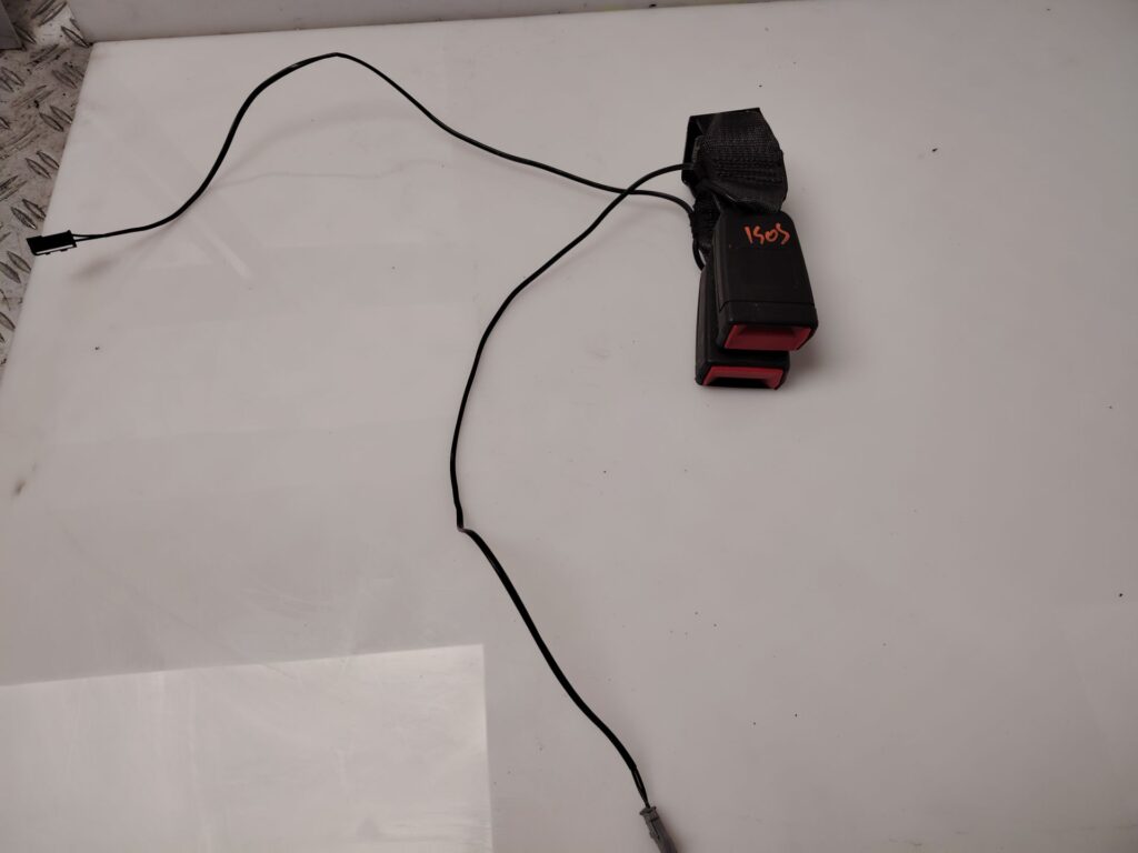 ENGANCHE CINTURON TRASERO IZQUIERDO 137530