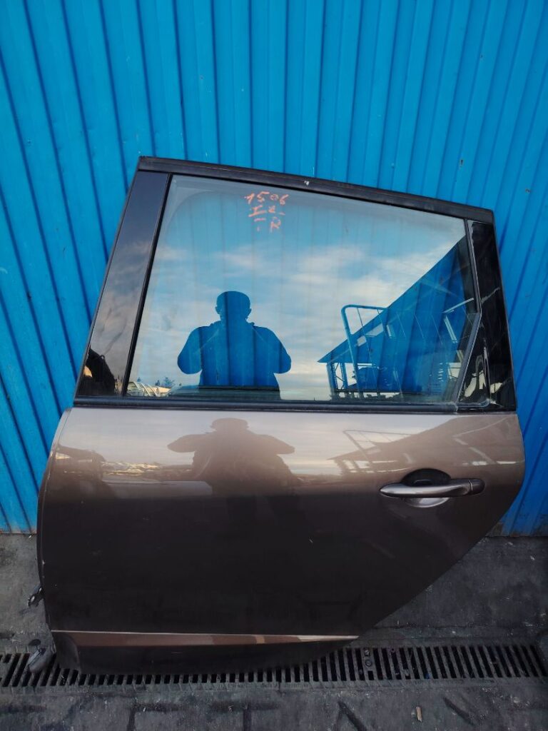 PUERTA TRASERA IZQUIERDA 137867