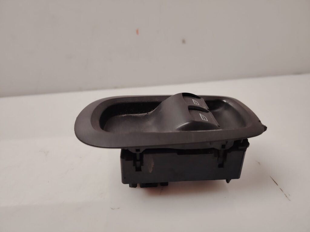 MANDO ELEVALUNAS DELANTERO IZQUIERDO 137908